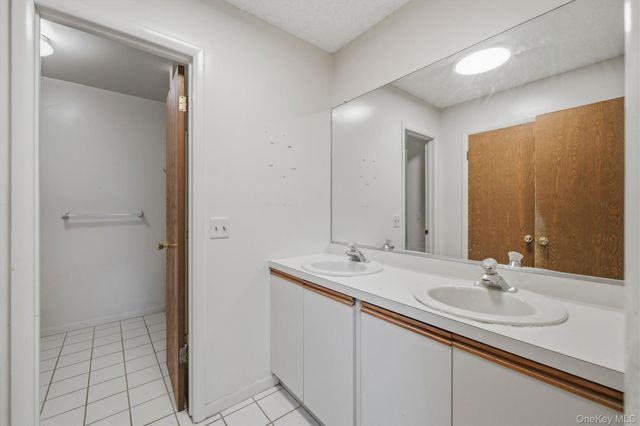 6 Ryan Court, Nanuet, NY 10954