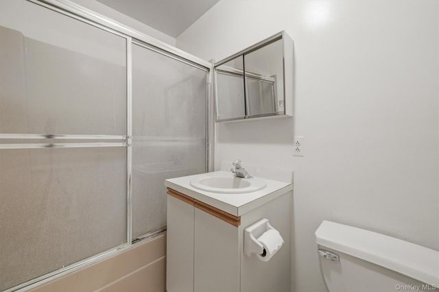 6 Ryan Court, Nanuet, NY 10954