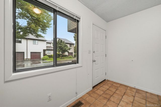 6 Ryan Court, Nanuet, NY 10954
