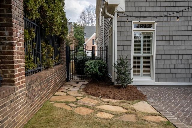 1176 Bluffhaven NE Way, Brookhaven, GA 30319