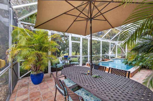 221 Canterbury Drive W, Palm Beach Gardens, FL 33418