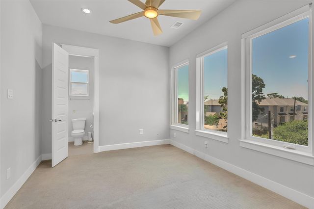 808 Fisher A, Houston, TX 77018