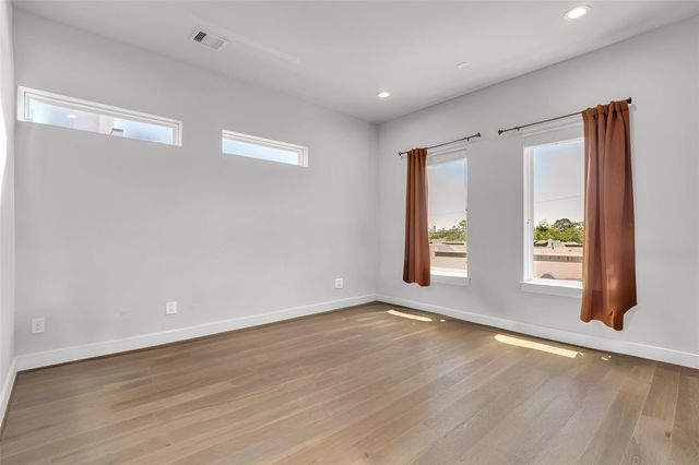 808 Fisher A, Houston, TX 77018