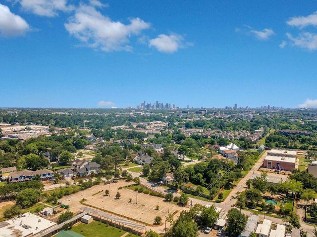 808 Fisher A, Houston, TX 77018