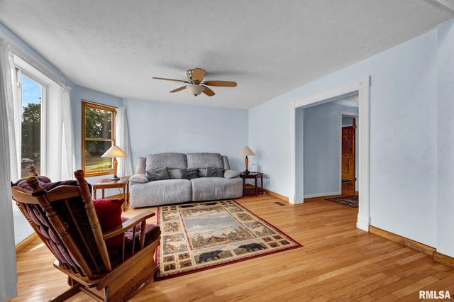1212 ROYAL Avenue, Pekin, IL 61554