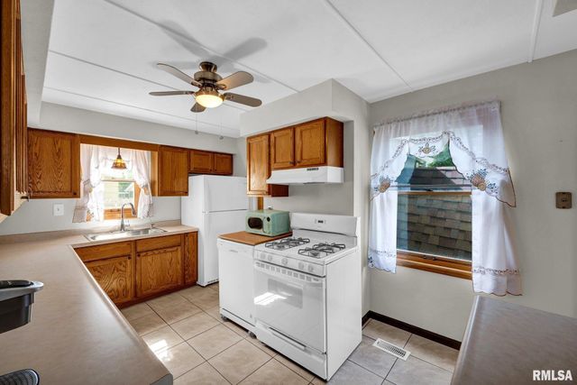 1212 ROYAL Avenue, Pekin, IL 61554