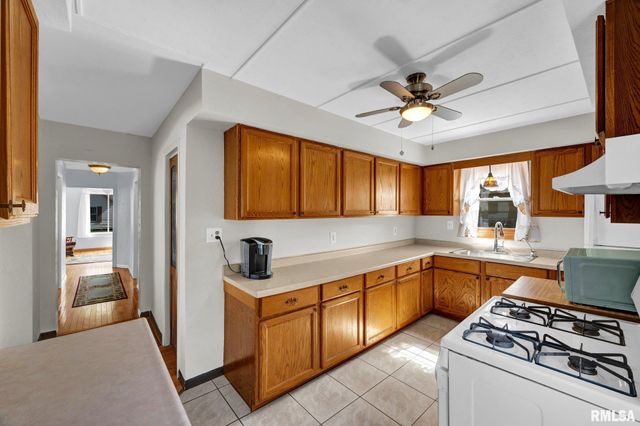 1212 ROYAL Avenue, Pekin, IL 61554