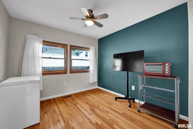1212 ROYAL Avenue, Pekin, IL 61554