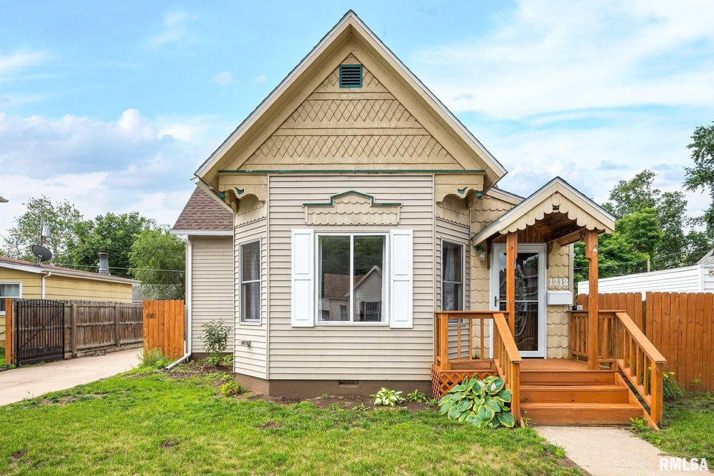 1212 ROYAL Avenue, Pekin, IL 61554