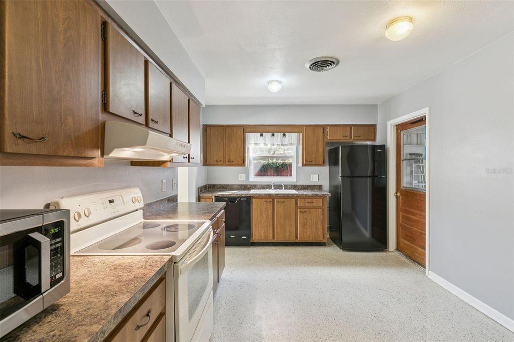 Image 13 of property listing at 521 MASON STREET, Altamonte Springs, FL 32701