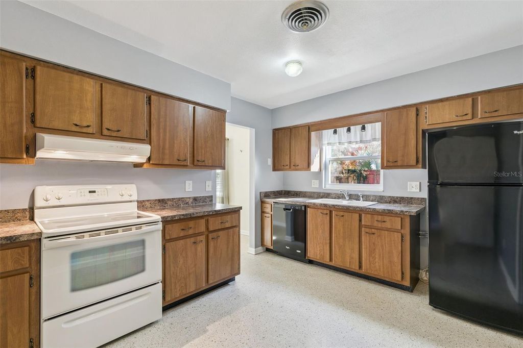 Image 14 of property listing at 521 MASON STREET, Altamonte Springs, FL 32701