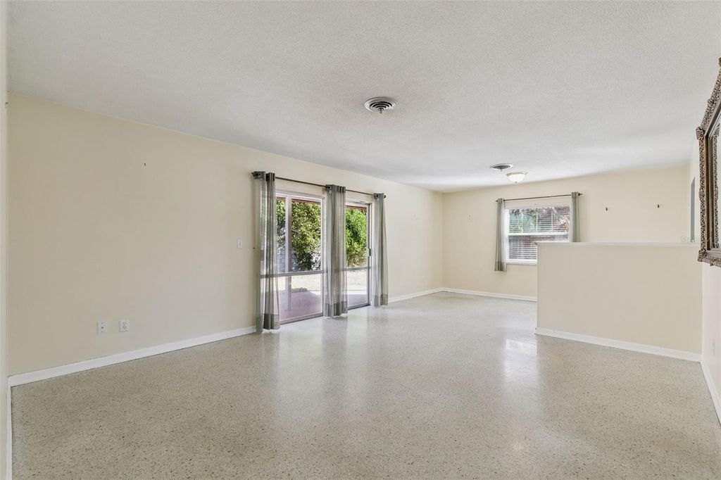 Image 9 of property listing at 521 MASON STREET, Altamonte Springs, FL 32701