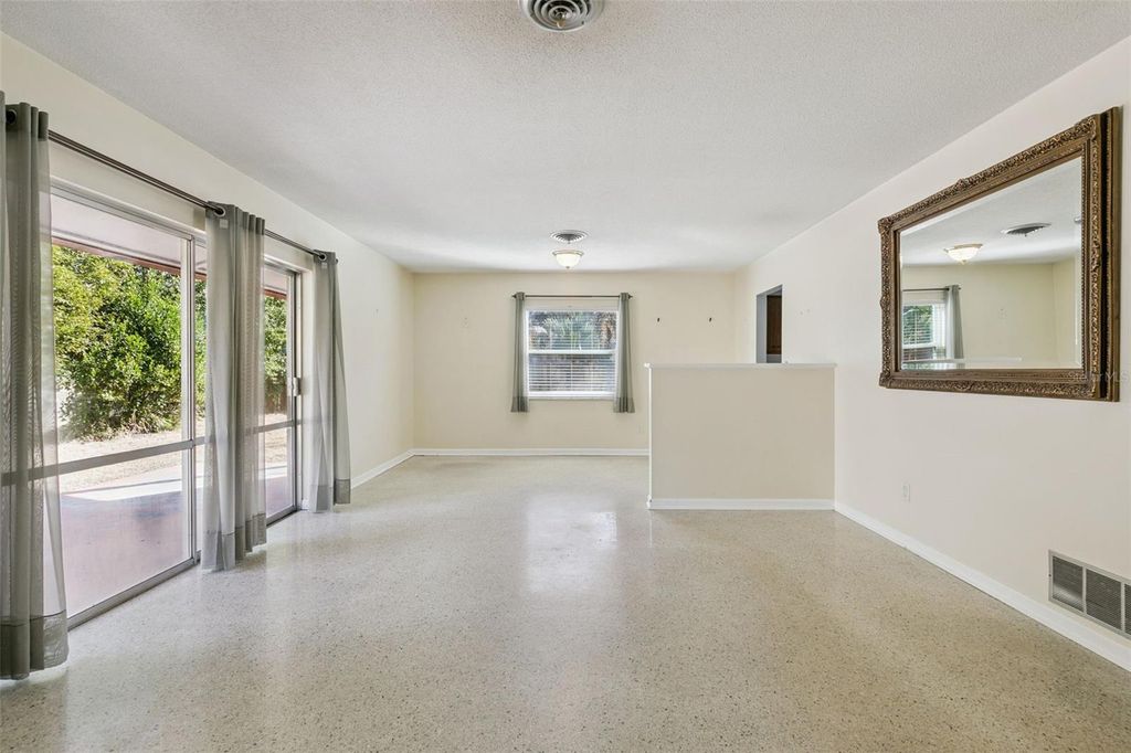 Image 10 of property listing at 521 MASON STREET, Altamonte Springs, FL 32701