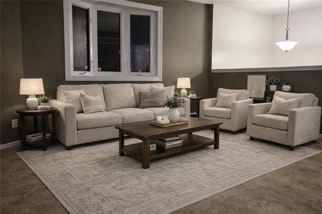 400 SE 21st Street, Oak Grove, MO 64075