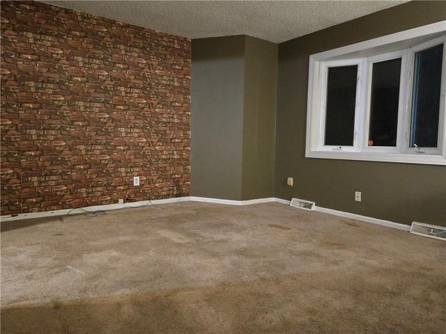 400 SE 21st Street, Oak Grove, MO 64075