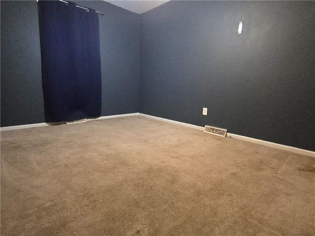 400 SE 21st Street, Oak Grove, MO 64075