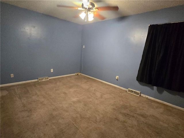 400 SE 21st Street, Oak Grove, MO 64075