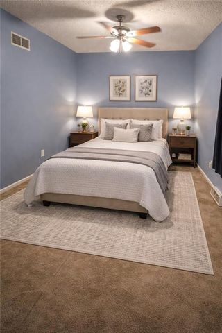 400 SE 21st Street, Oak Grove, MO 64075