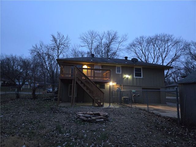 400 SE 21st Street, Oak Grove, MO 64075