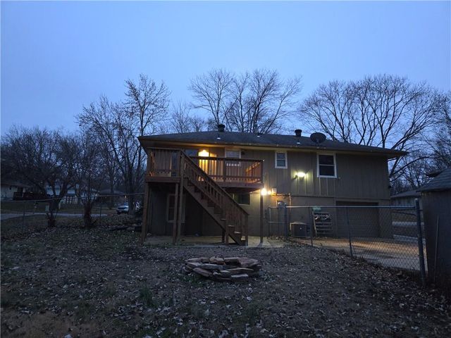 400 SE 21st Street, Oak Grove, MO 64075