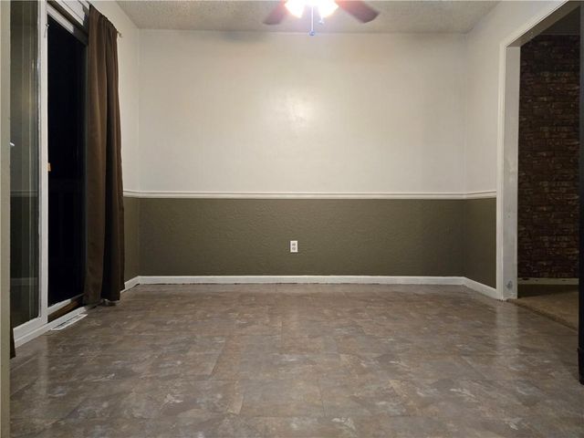 400 SE 21st Street, Oak Grove, MO 64075