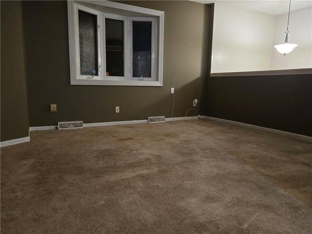 400 SE 21st Street, Oak Grove, MO 64075