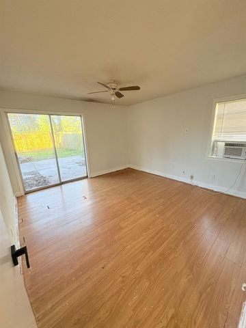 3010 Mccrarey Drive, Houston, TX 77088