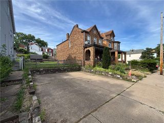 135 Rochelle St, Mt Oliver, PA 15210