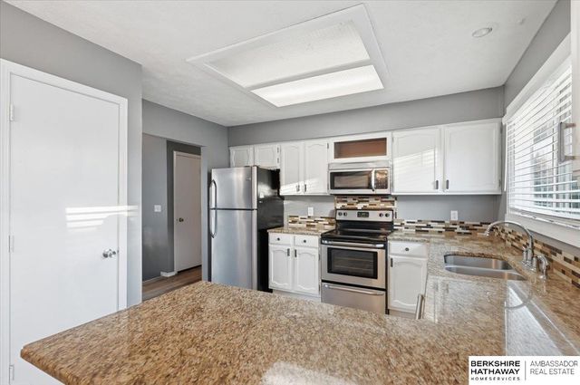 7718 Meadow Lane, La Vista, NE 68128