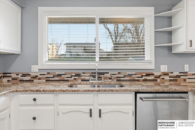 7718 Meadow Lane, La Vista, NE 68128