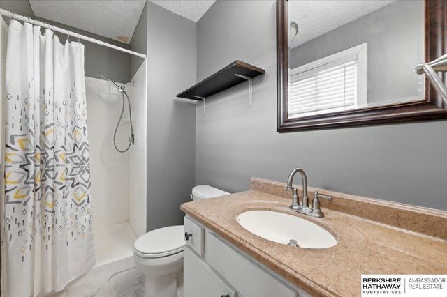 7718 Meadow Lane, La Vista, NE 68128