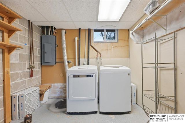 7718 Meadow Lane, La Vista, NE 68128