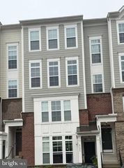 43573 HELMSDALE TER, Chantilly, VA 20152