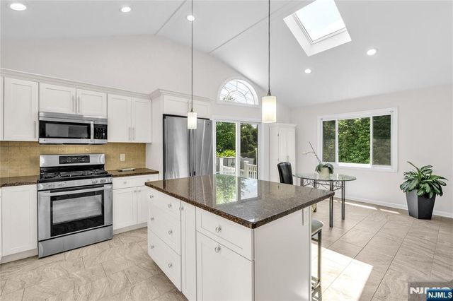 4-25 Boyd Avenue, Fair Lawn, NJ 07410