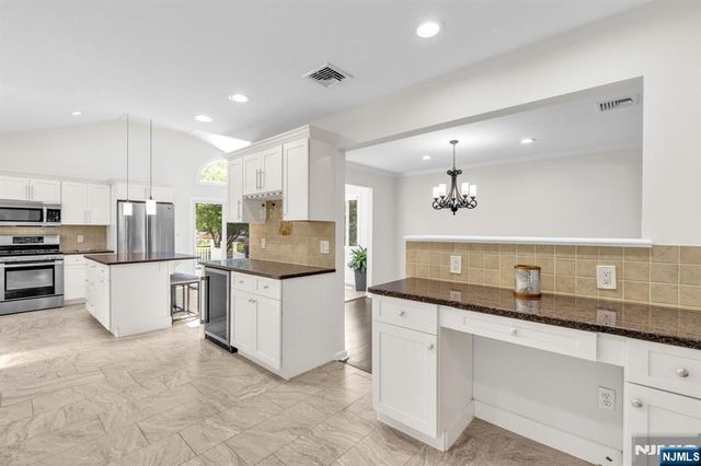 4-25 Boyd Avenue, Fair Lawn, NJ 07410