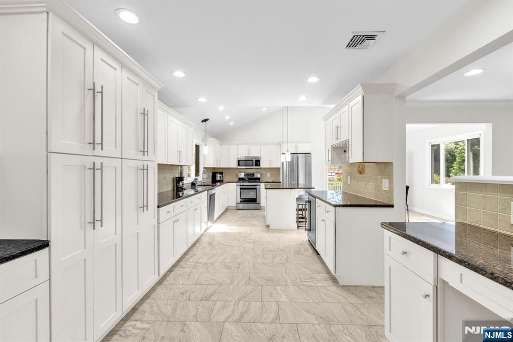 4-25 Boyd Avenue, Fair Lawn, NJ 07410