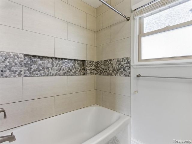 12183 Margaret Drive, Fenton, MI 48430