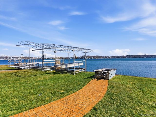 12183 Margaret Drive, Fenton, MI 48430