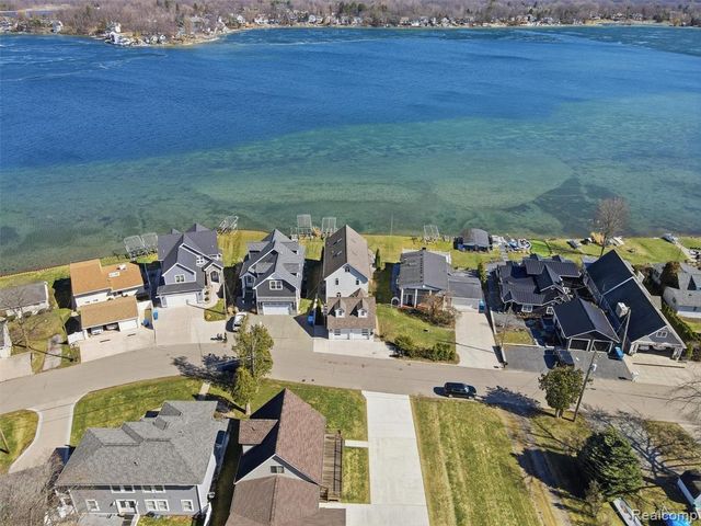 12183 Margaret Drive, Fenton, MI 48430