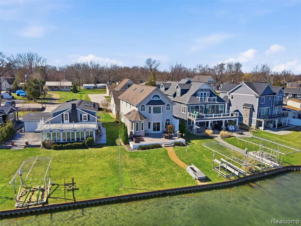 12183 Margaret Drive, Fenton, MI 48430