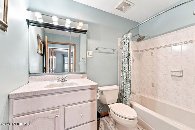 53 Ivy Way, Aberdeen, NJ 07747