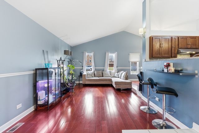 2736 E Goodrich Avenue E, Burnham, IL 60633