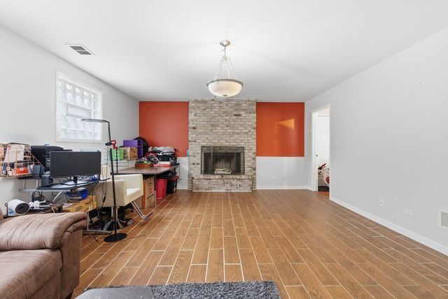 2736 E Goodrich Avenue E, Burnham, IL 60633