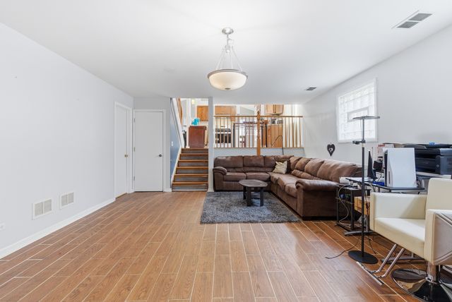 2736 E Goodrich Avenue E, Burnham, IL 60633