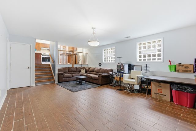 2736 E Goodrich Avenue E, Burnham, IL 60633