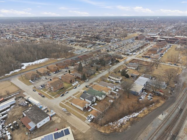 2736 E Goodrich Avenue E, Burnham, IL 60633