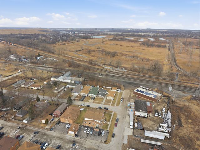 2736 E Goodrich Avenue E, Burnham, IL 60633