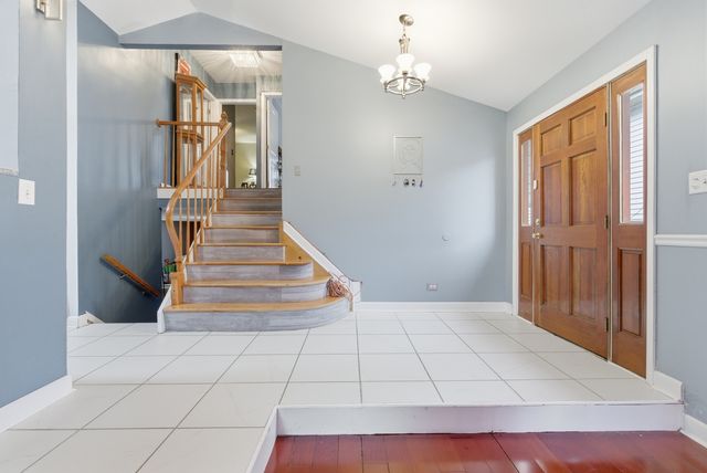 2736 E Goodrich Avenue E, Burnham, IL 60633