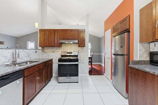 2736 E Goodrich Avenue E, Burnham, IL 60633