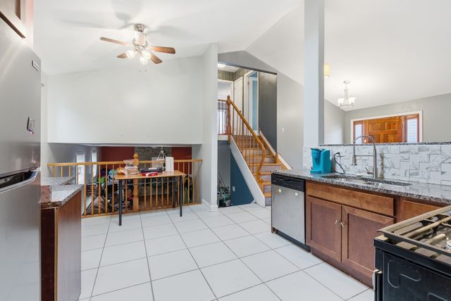 2736 E Goodrich Avenue E, Burnham, IL 60633